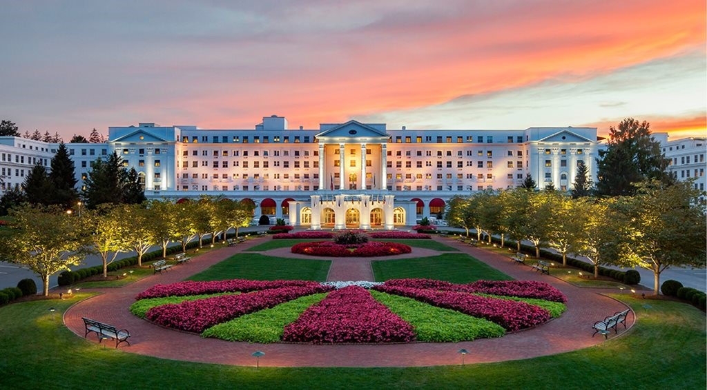 view of Greenbrier Resort and grounds